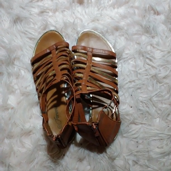 Forever 21  Brown and gold strap sandals - Picture 5 of 6